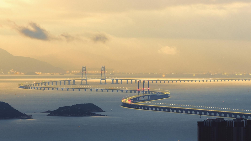10、龐源租賃參建國家“世紀工程”港珠澳大橋（2012—2017年）_副本.jpg